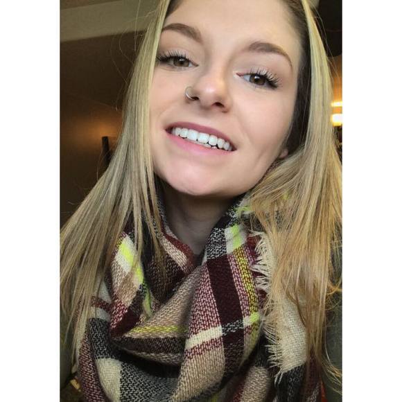 Meet your Posher, Molly - Picture 1 of 1